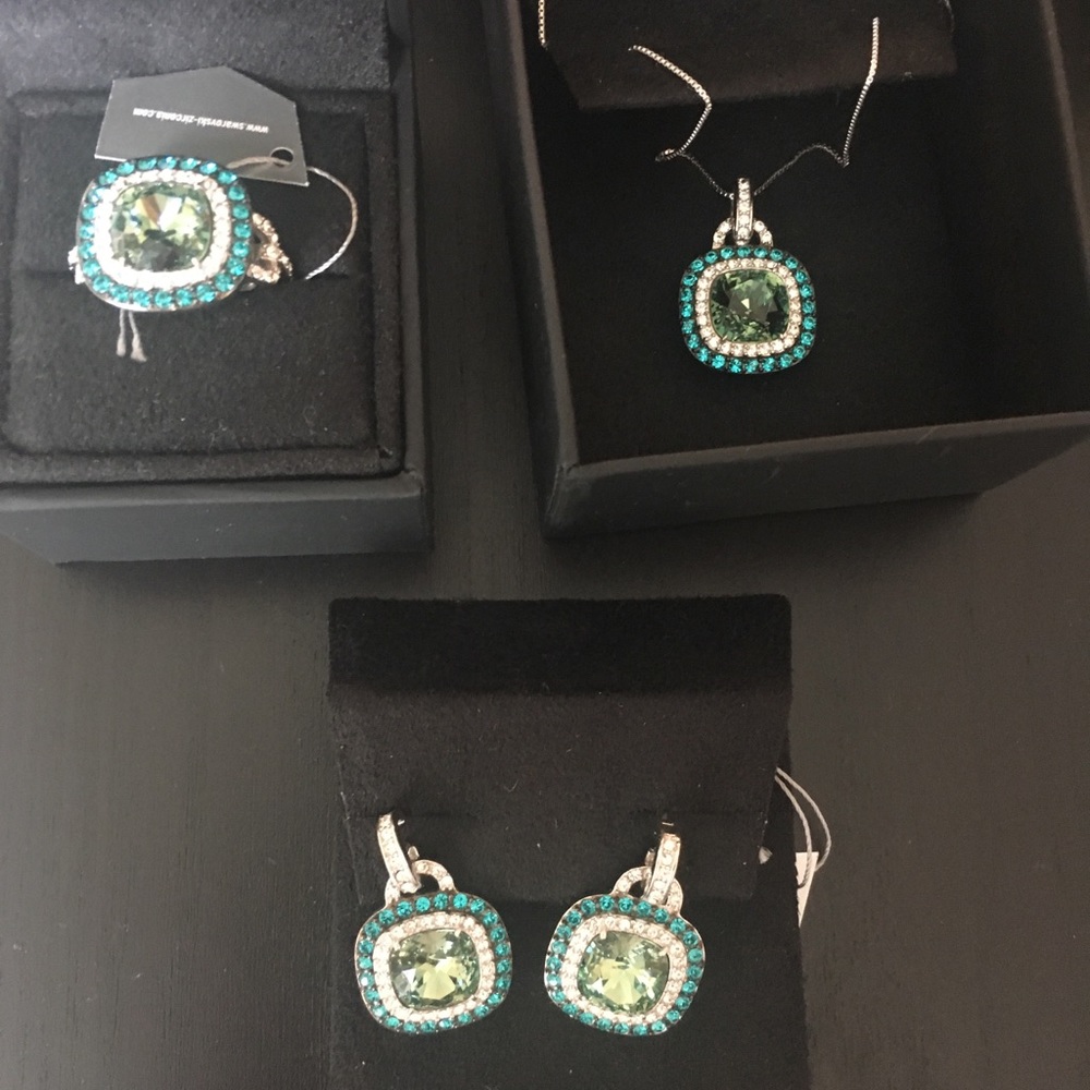 Platinum-Plated Swarovski Crystal Jewelry Set